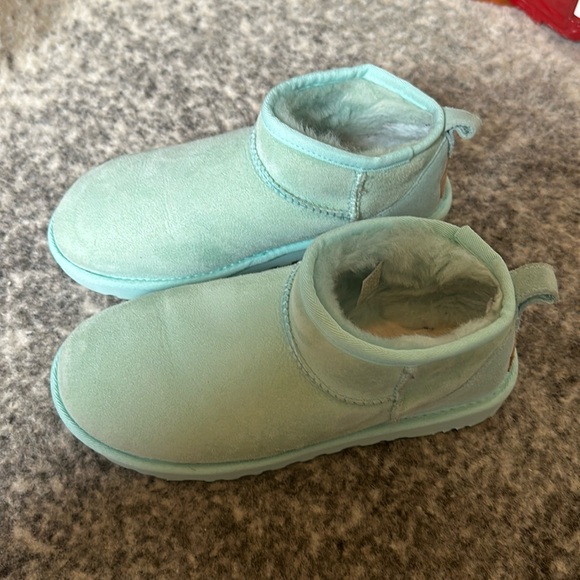 Ugg ice blue minis - Picture 1 of 7